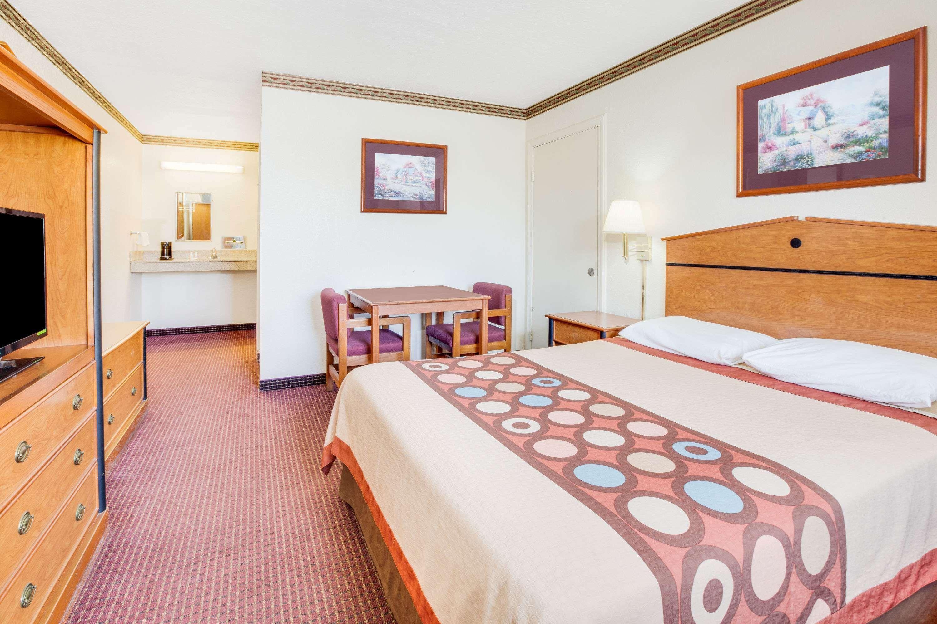 Super 8 By Wyndham Arkadelphia Caddo Valley Area Εξωτερικό φωτογραφία