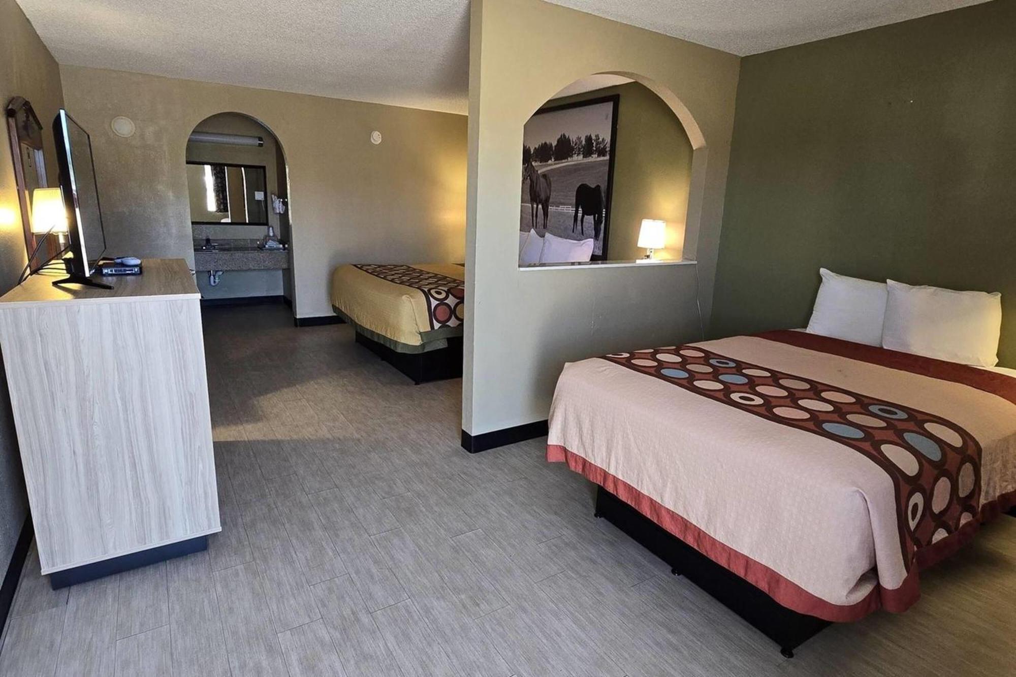 Super 8 By Wyndham Arkadelphia Caddo Valley Area Εξωτερικό φωτογραφία